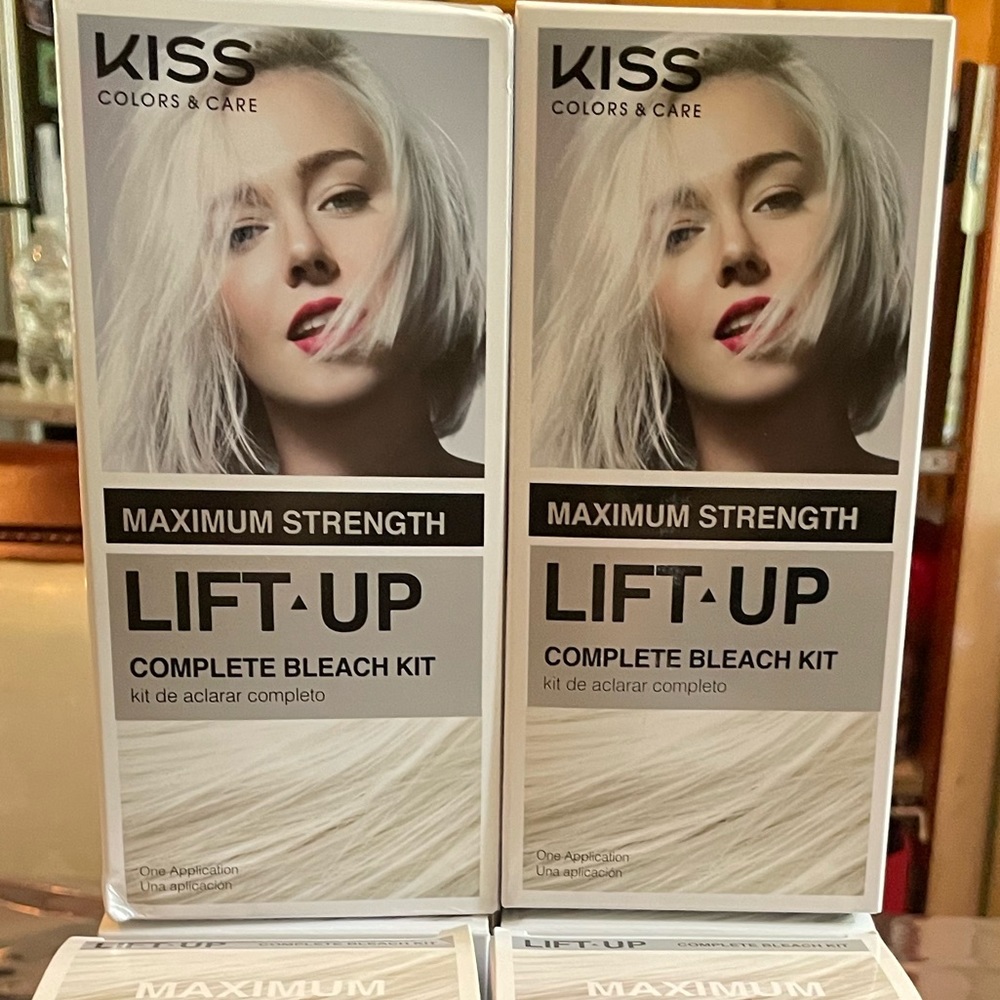 1 New Kiss complete bleach kit